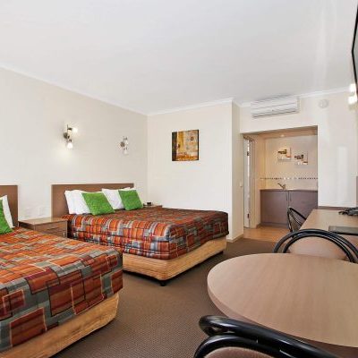 007 Open2view ID354678 Econolodge Heritage Inn Wagga Wagga
